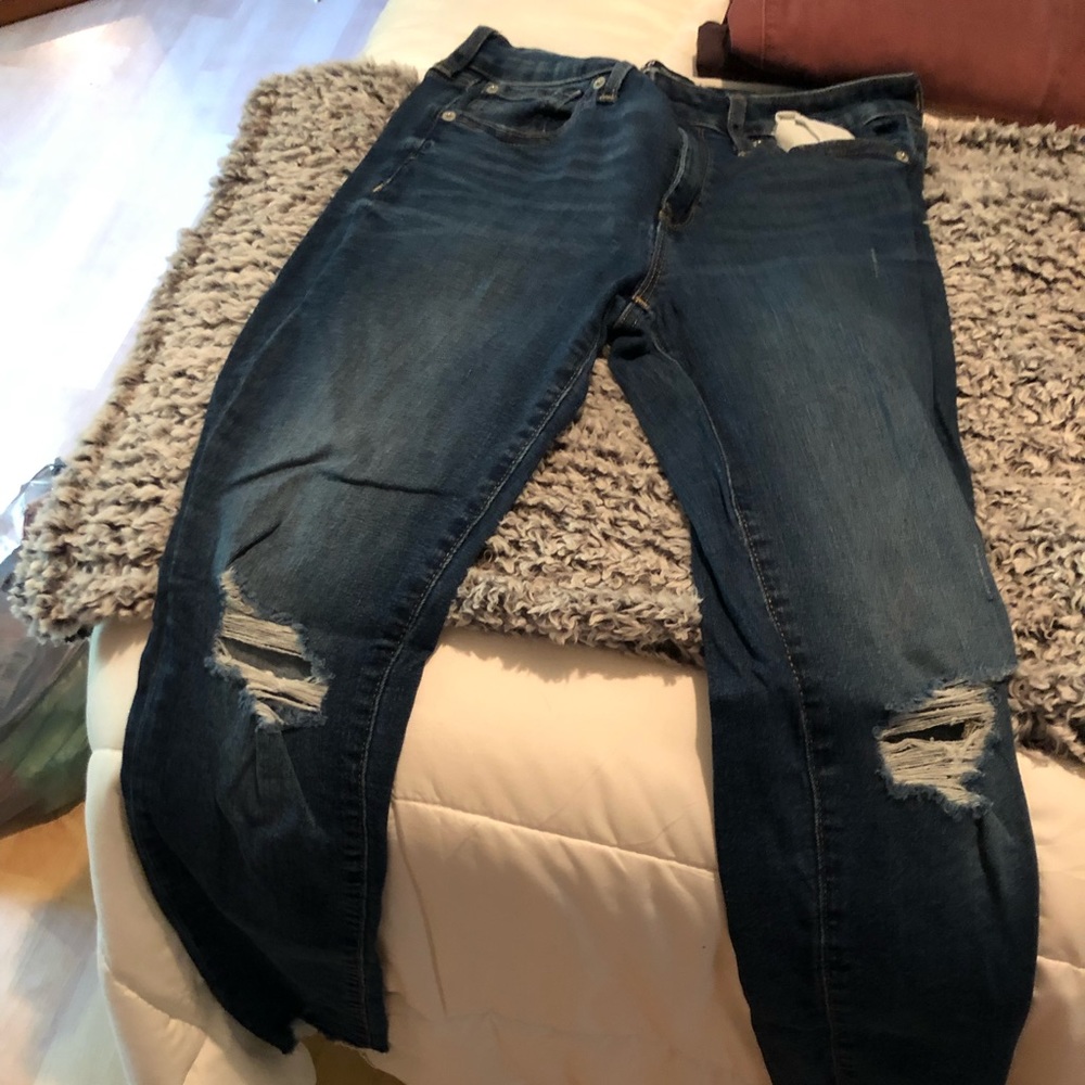 Gap Skinny Jeans size 6 long. Dark wash with rips.